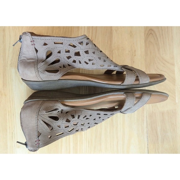 Rockport Cobb Hill Sandals 8.5 Cutout Tan Beige Flats Zip Back Comfort Cushion - Picture 4 of 10